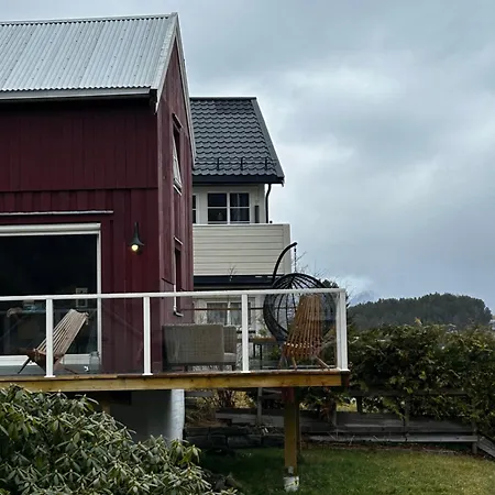 Hus Ved Valsoyfjorden