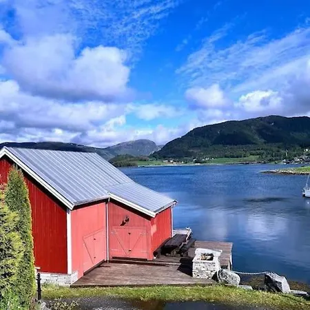Hus Ved Valsoyfjorden * Otnes (Trondelag)