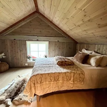 Hus Ved Valsoyfjorden Hébergement de vacances *