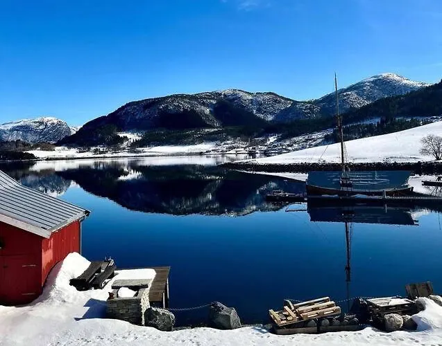 Hus Ved Valsøyfjorden