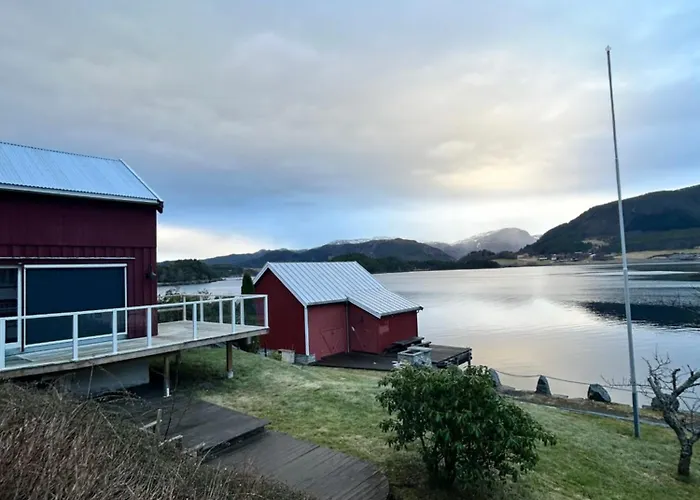 Holiday home Hus Ved Valsoyfjorden *