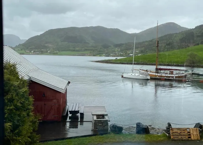 Hus Ved Valsoyfjorden *