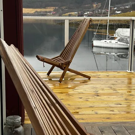 Hus Ved Valsoyfjorden * Otnes (Trondelag)